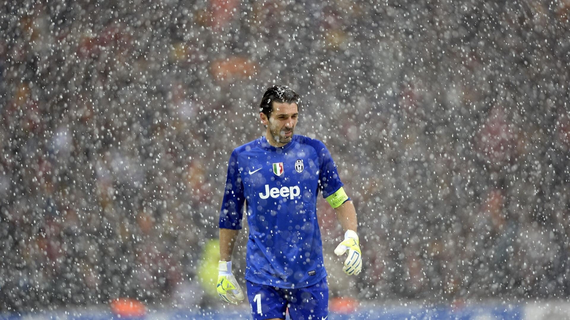 中国足球是否应鼓励跨界合作，中国足球走向世界关键不在于商业化