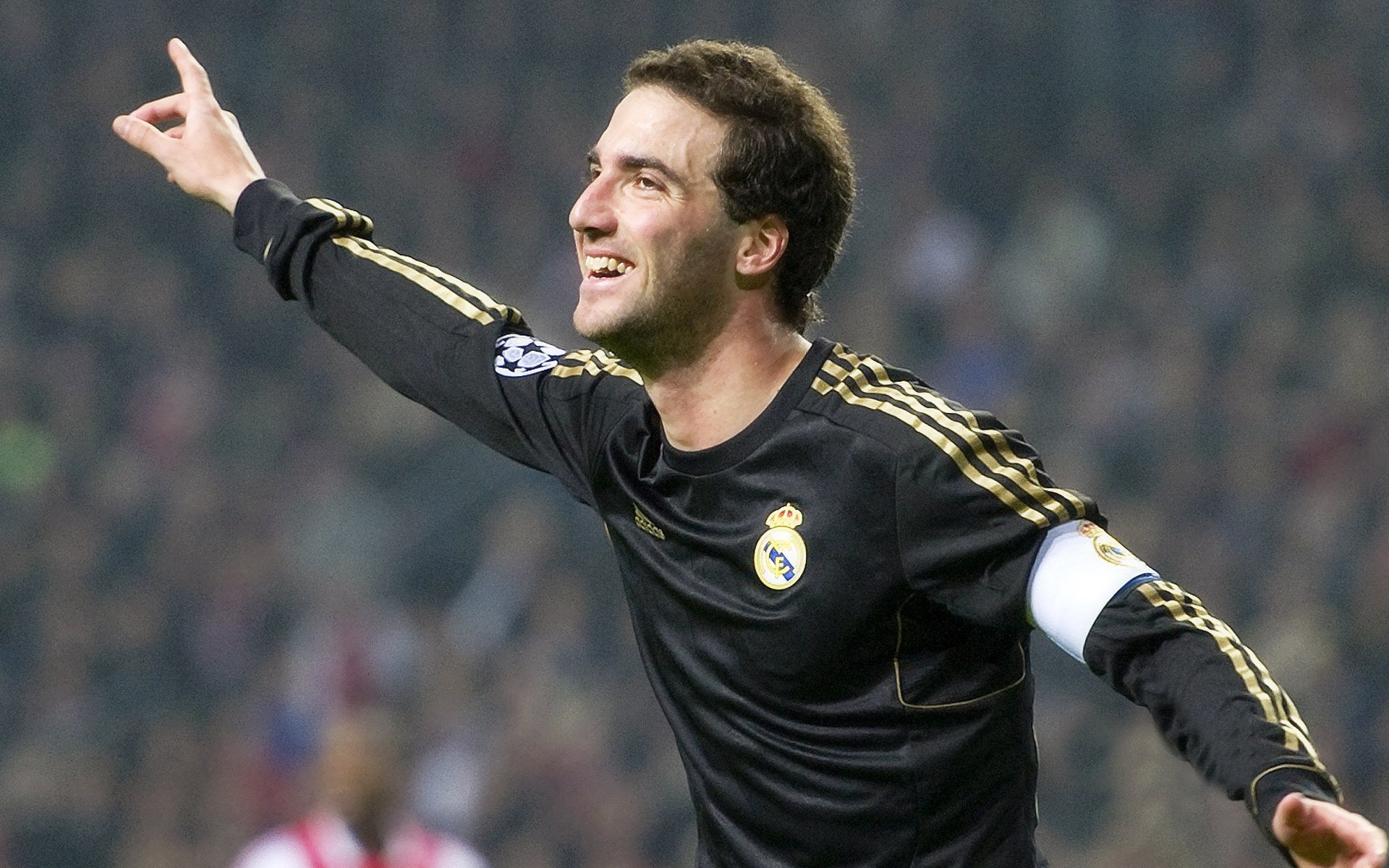 从街头少年到国家英雄的蜕变